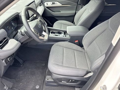 New 2026 Ford Explorer Active RWD image 9