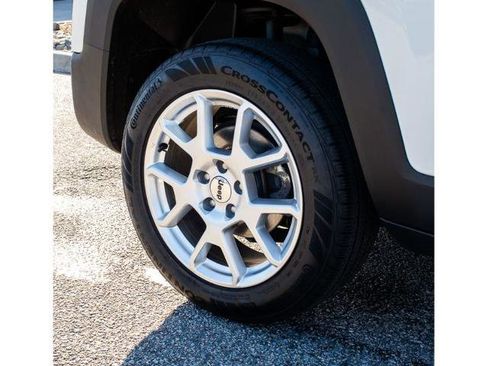 Used 2023 Jeep Renegade Latitude w/ Premium Group image 7