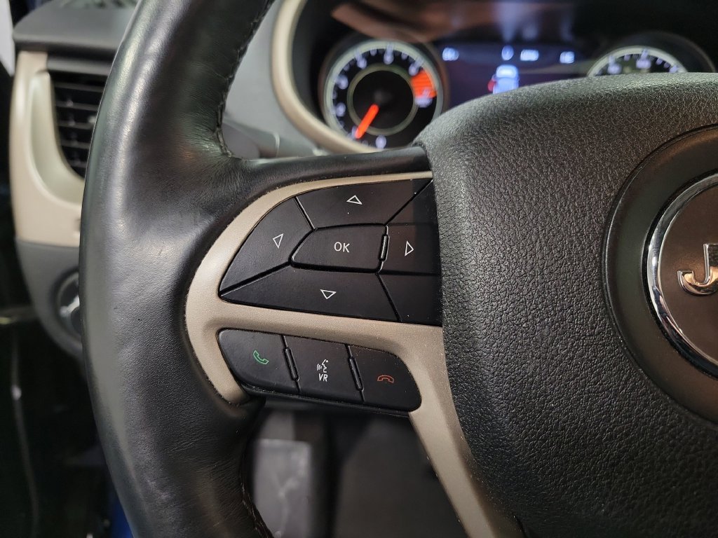 Used 2018 Jeep Cherokee Limited AWD/4WD image 25