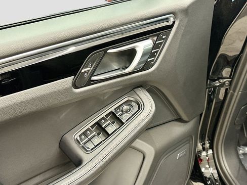 New 2026 Porsche Macan AWD/4WD image 20