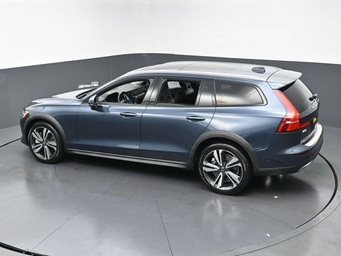 Used 2023 Volvo V60 B5 Cross Country Plus w/ Climate Package AWD/4WD image 41