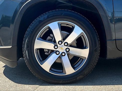 Used 2020 Chevrolet Traverse LT w/ LT Premium Package image 11