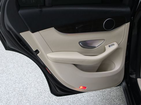 Used 2020 Mercedes-Benz GLC 300 image 27