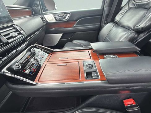 Used 2023 Lincoln Navigator Reserve image 19