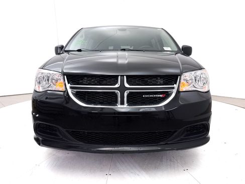 Used 2020 Dodge Grand Caravan SE w/ UConnect Hands-Free Group FWD image 9