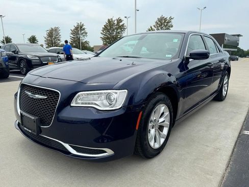 Used 2016 Chrysler 300 Limited RWD image 8