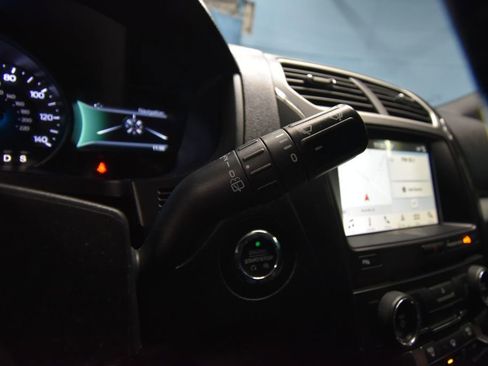 Used 2017 Ford Explorer XLT w/ Equipment Group 202A image 16