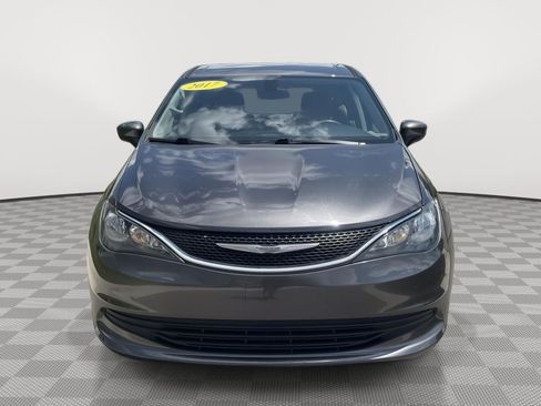 Used 2017 Chrysler Pacifica Touring FWD image 3