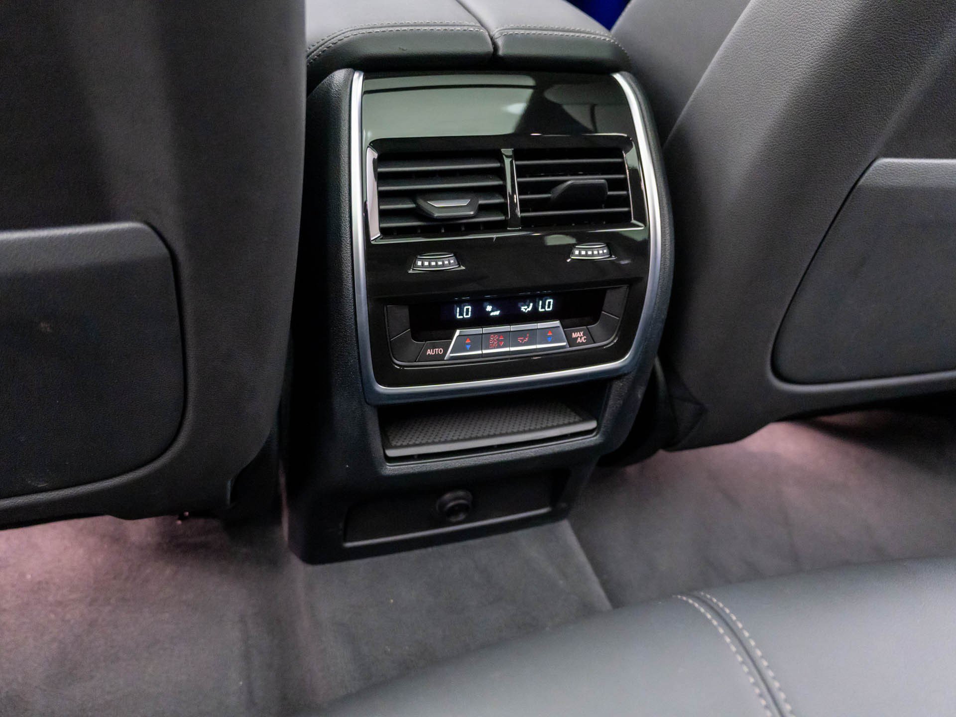 Used 2023 BMW X5 M50i w/ Parking Assistance Package AWD/4WD image 21