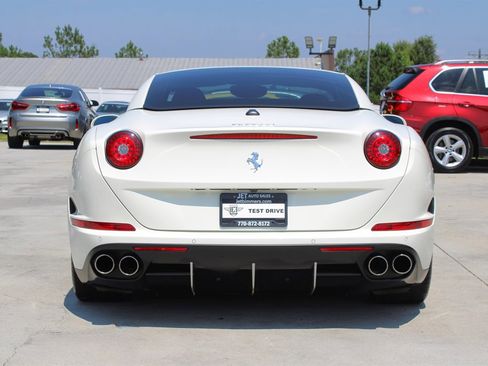 Used 2017 Ferrari California T image 11
