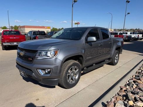Used 2018 Chevrolet Colorado Z71 AWD/4WD image 3