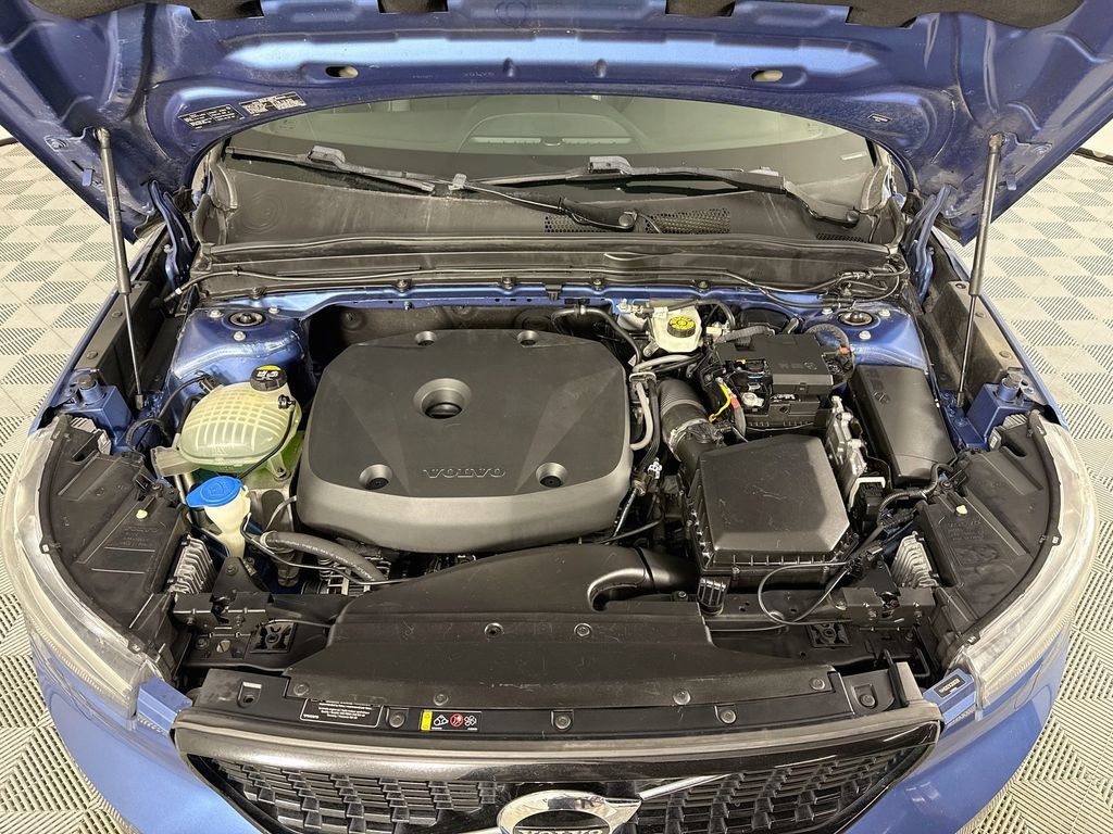 Used 2019 Volvo XC40 T5 R-Design AWD/4WD image 33