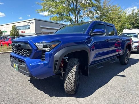 Used 2025 Toyota Tacoma TRD Off-Road AWD/4WD image 3