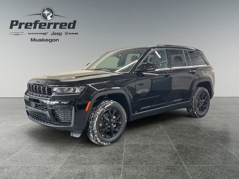 New 2026 Jeep Grand Cherokee Altitude AWD/4WD image 10