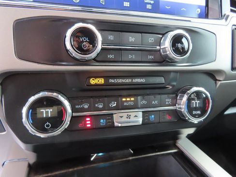 Used 2022 Ford F250 Lariat w/ Chrome Package image 41