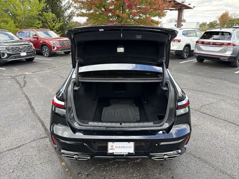Used 2024 BMW 760i xDrive w/ Premium Package image 26