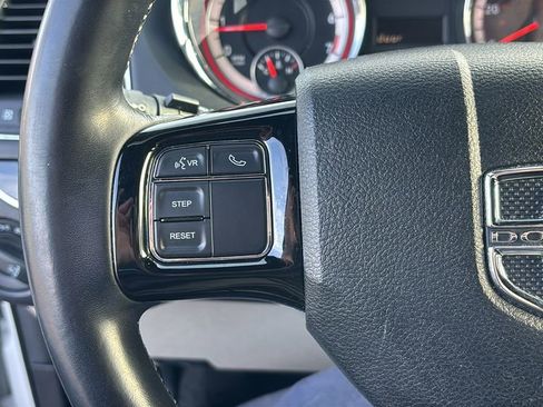 Used 2019 Dodge Grand Caravan SXT image 17