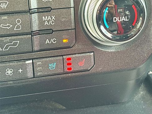 Used 2017 Ford F150 Lariat image 23