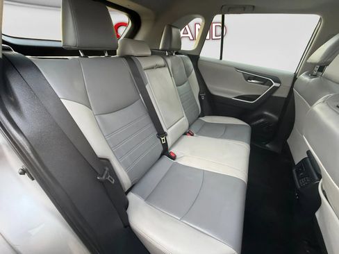 Used 2019 Toyota RAV4 Limited FWD image 23