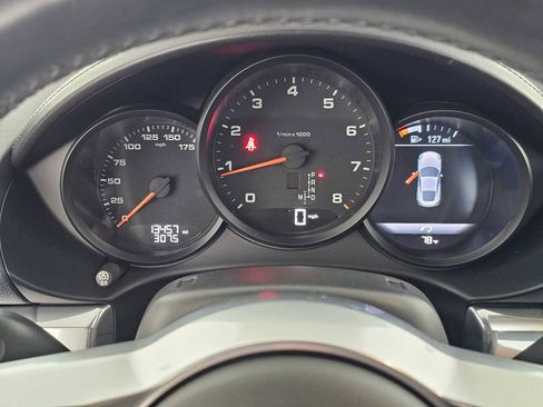 Used 2022 Porsche 718 Cayman w/ Premium Package image 20