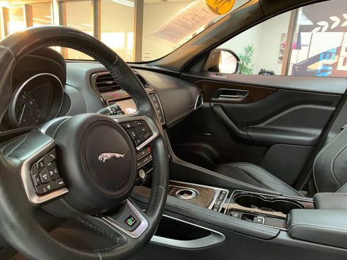 Used 2017 Jaguar F-PACE R-Sport image 8