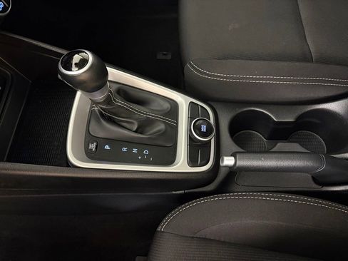 Used 2025 Hyundai Venue SEL FWD image 29