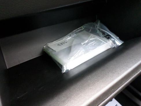 Used 2021 Chevrolet Traverse LT image 30