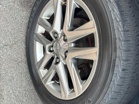 Used 2013 Lexus LX 570 4WD w/ Luxury Pkg w/Pre-crash image 20
