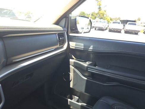 Used 2022 Ford Expedition XLT RWD image 13