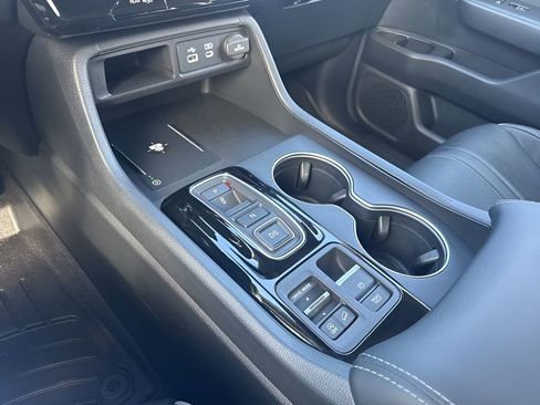 Used 2025 Honda Pilot Elite image 17