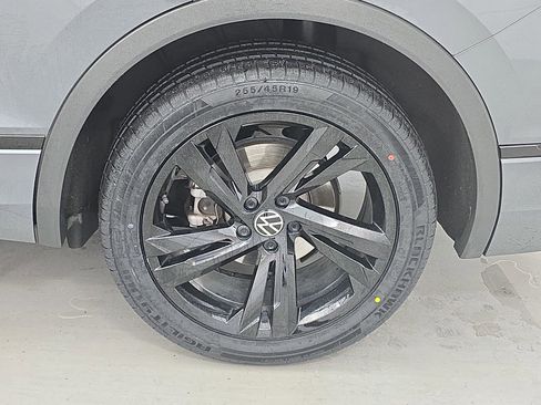 Certified 2023 Volkswagen Tiguan SE R-Line image 34