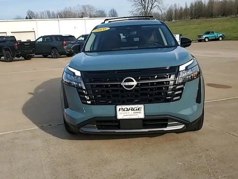 Used 2026 Nissan Pathfinder Platinum image 3