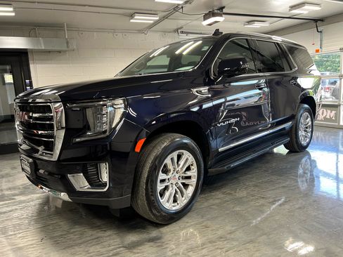 Used 2021 GMC Yukon SLT w/ SLT Luxury Plus Package image 4
