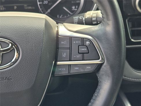 Used 2021 Toyota Highlander XSE FWD image 27