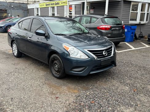 Used 2015 Nissan Versa SV image 3