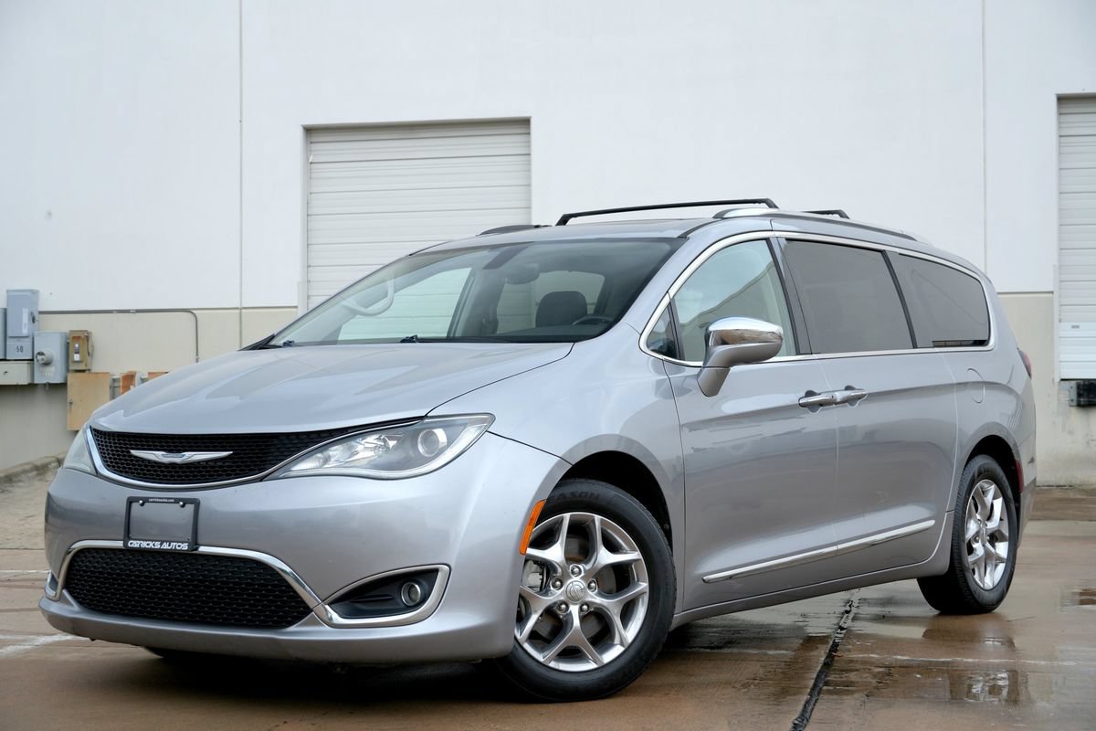 Used 2018 Chrysler Pacifica Limited FWD image 2