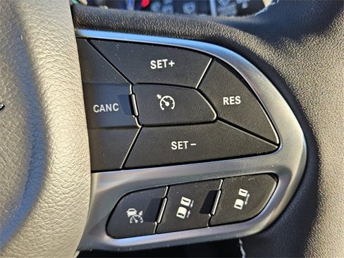 New 2026 Chrysler Pacifica Select image 23