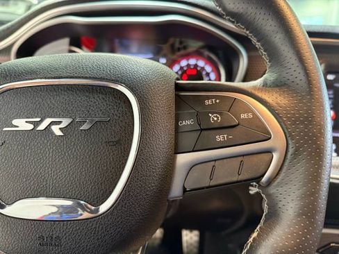 Used 2015 Dodge Challenger SRT Hellcat image 18