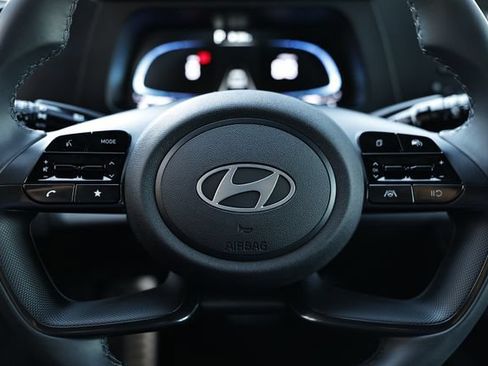 Certified 2025 Hyundai Elantra Sport FWD image 30