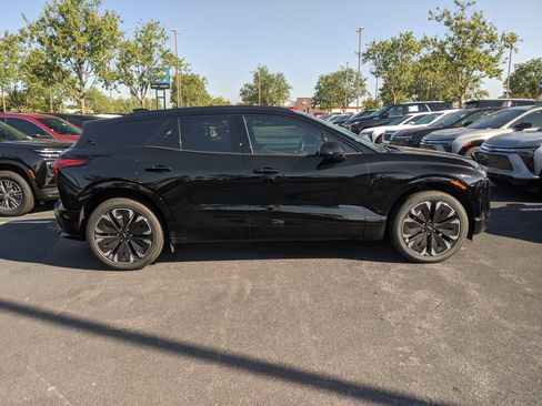 New 2025 Chevrolet Blazer EV RS image 9