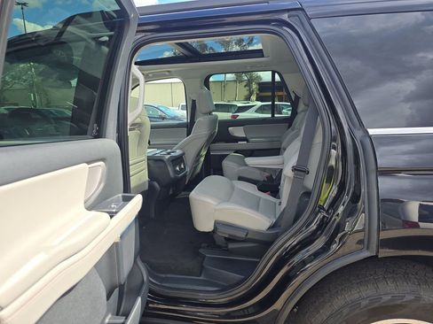 Used 2025 Ford Expedition Active image 4