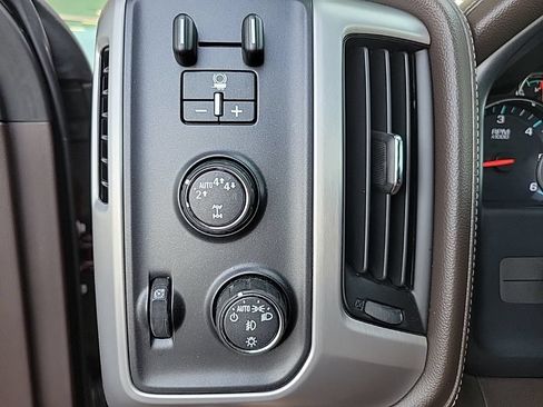 Used 2017 GMC Sierra 1500 SLT AWD/4WD image 18