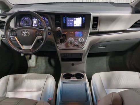 Used 2017 Toyota Sienna XLE image 16