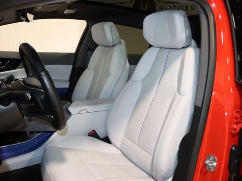 Used 2025 Cadillac Optiq Sport 2 w/ LPO, Floor Liner Package image 44