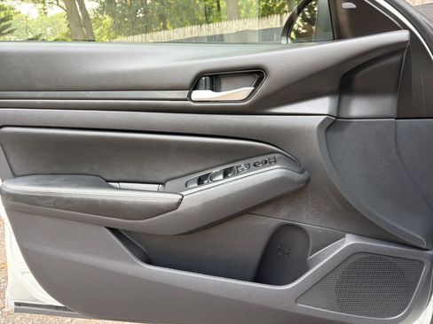 Used 2025 Nissan Altima 2.5 SV FWD image 18