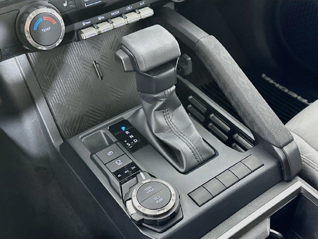 Used 2025 Toyota Tacoma SR5 AWD/4WD image 22