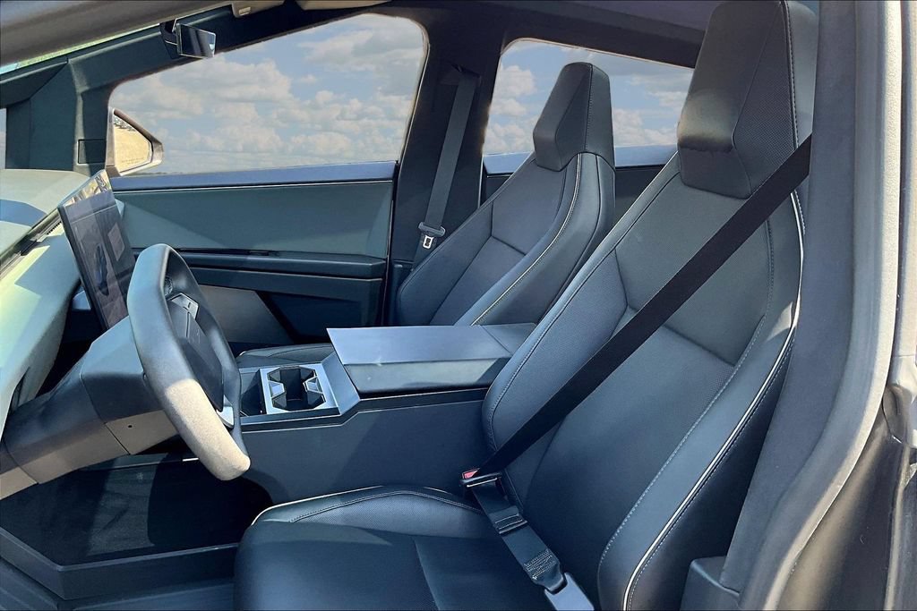 Used 2024 Tesla Cybertruck AWD Crew Cab image 19