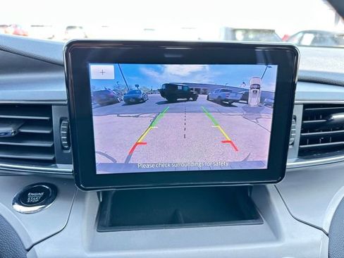 Used 2023 Ford Explorer XLT w/ Equipment Group 202A AWD/4WD image 21