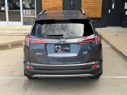 Used 2018 Toyota RAV4 XLE AWD/4WD image 14