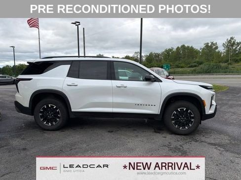 Used 2025 Chevrolet Traverse Z71 w/ LPO, Floor Liner Package AWD/4WD image 6